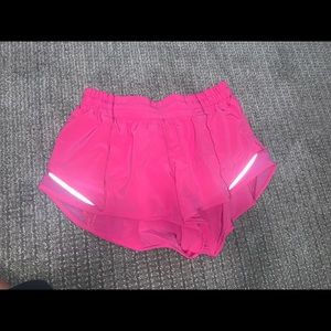 Lululemon 2.5 hotty hots SONIC PINK